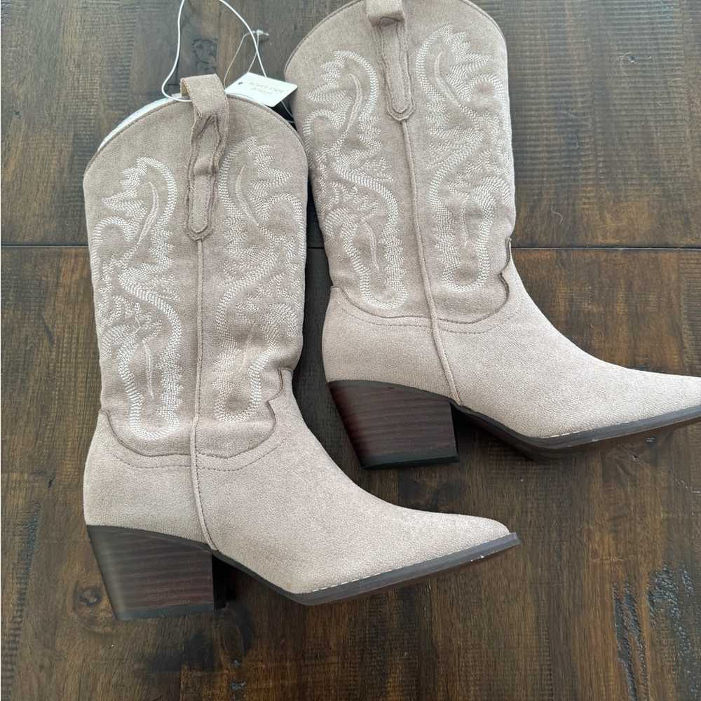 Altar'd State Western Faux Suede boots~Size 7~Greybeige - Picture 2 of 8